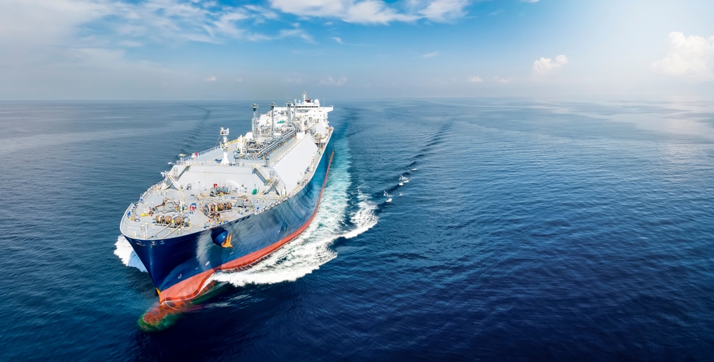 Front,View,Of,A,Big,Lng,Tanker,Ship,Traveling,With